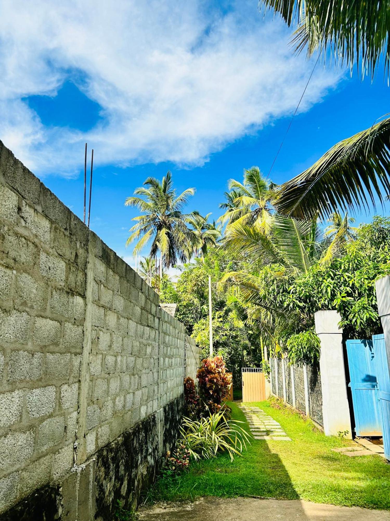 Hotel Shadow Surf Bay Tangalle Exterior foto