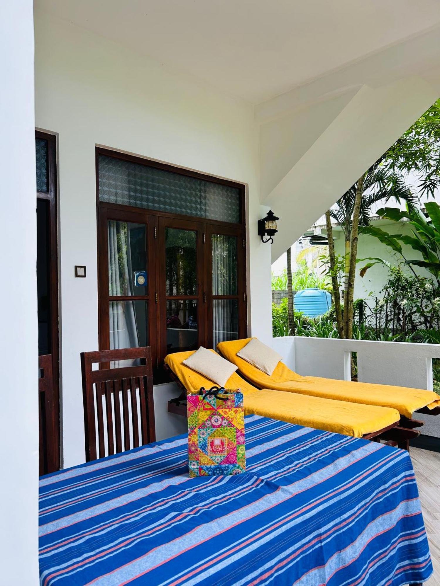 Hotel Shadow Surf Bay Tangalle Exterior foto